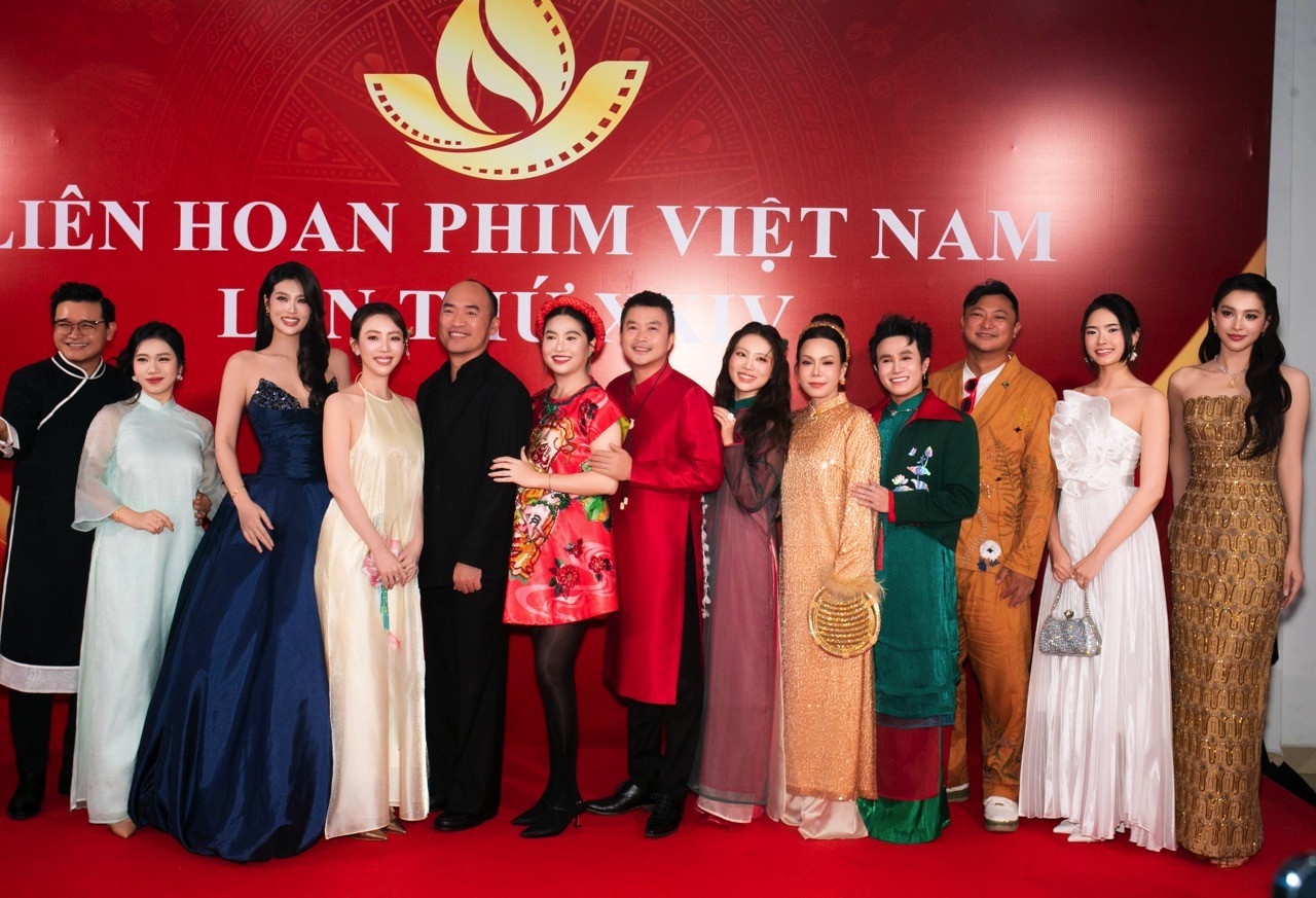 Thu Trang nhận giải Đạo diễn phim truyện đầu tay xuất sắc: Tôi dám bước ra khỏi vùng an toàn và may mắn là không bị ngã đau!