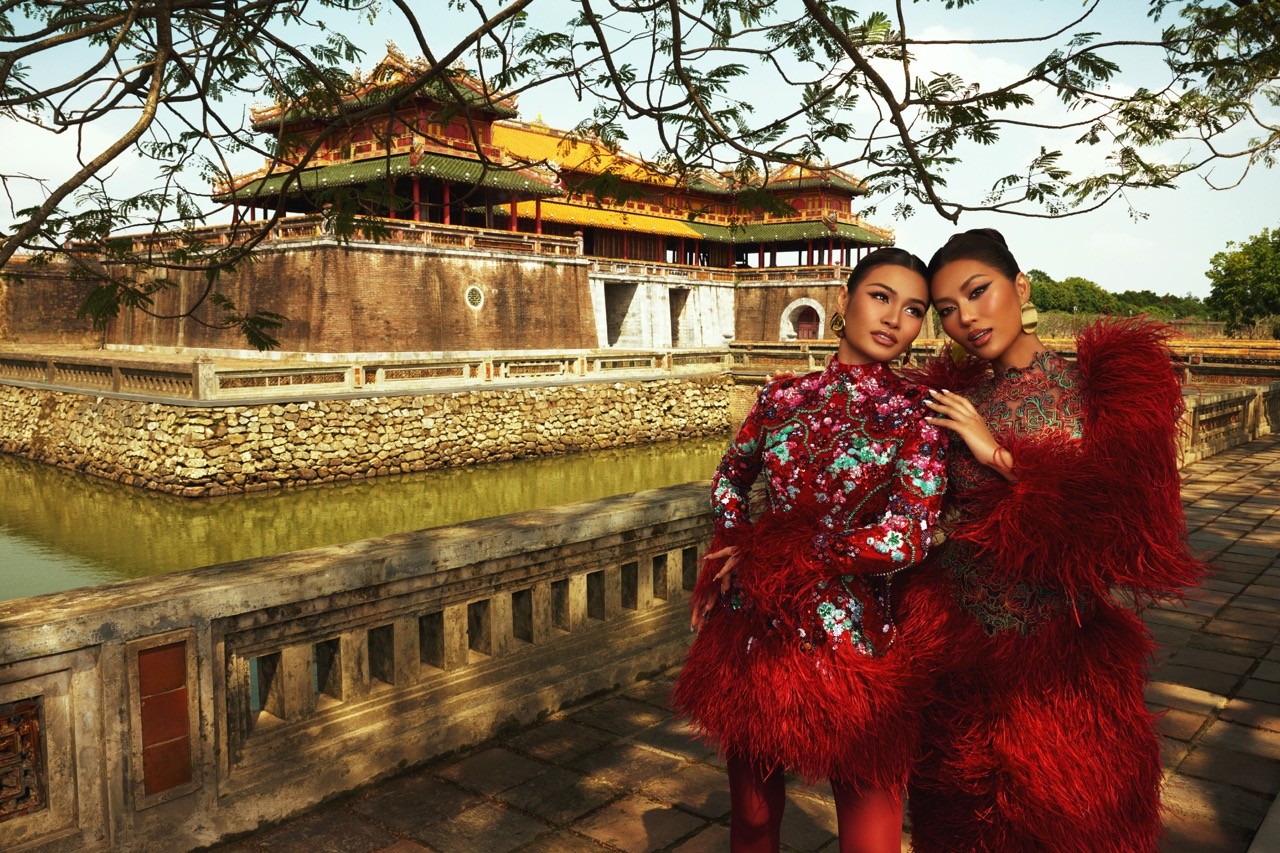 NTK Lê Thanh Hòa và đạo diễn Long Kan đồng hành cùng show thời trang 'Hello Cosmo From Vietnam' mùa 2 tại Huế