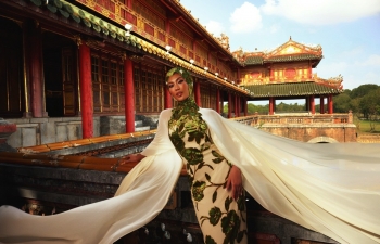 NTK Lê Thanh Hòa và đạo diễn Long Kan đồng hành cùng show thời trang 'Hello Cosmo From Vietnam' mùa 2 tại Huế