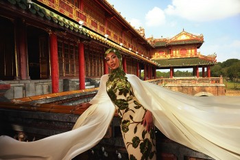 NTK Lê Thanh Hòa và đạo diễn Long Kan đồng hành cùng show thời trang 'Hello Cosmo From Vietnam' mùa 2 tại Huế