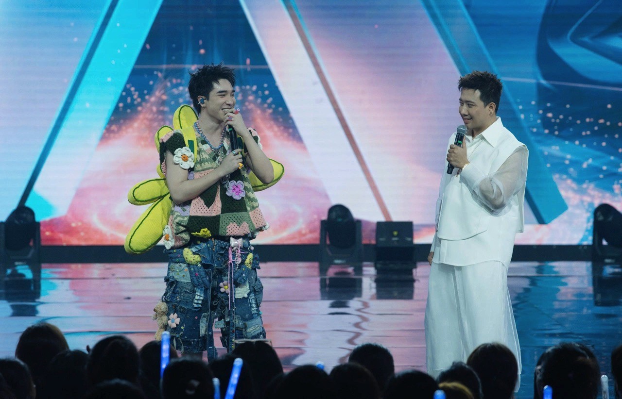 'Anh trai 'Say Hi' 2025' tập 12: Anh trai buitruonglinh khát khao ánh đèn sân khấu, Anh trai OgeNus mang lời tâm sự của MC Trấn Thành vào bài solo