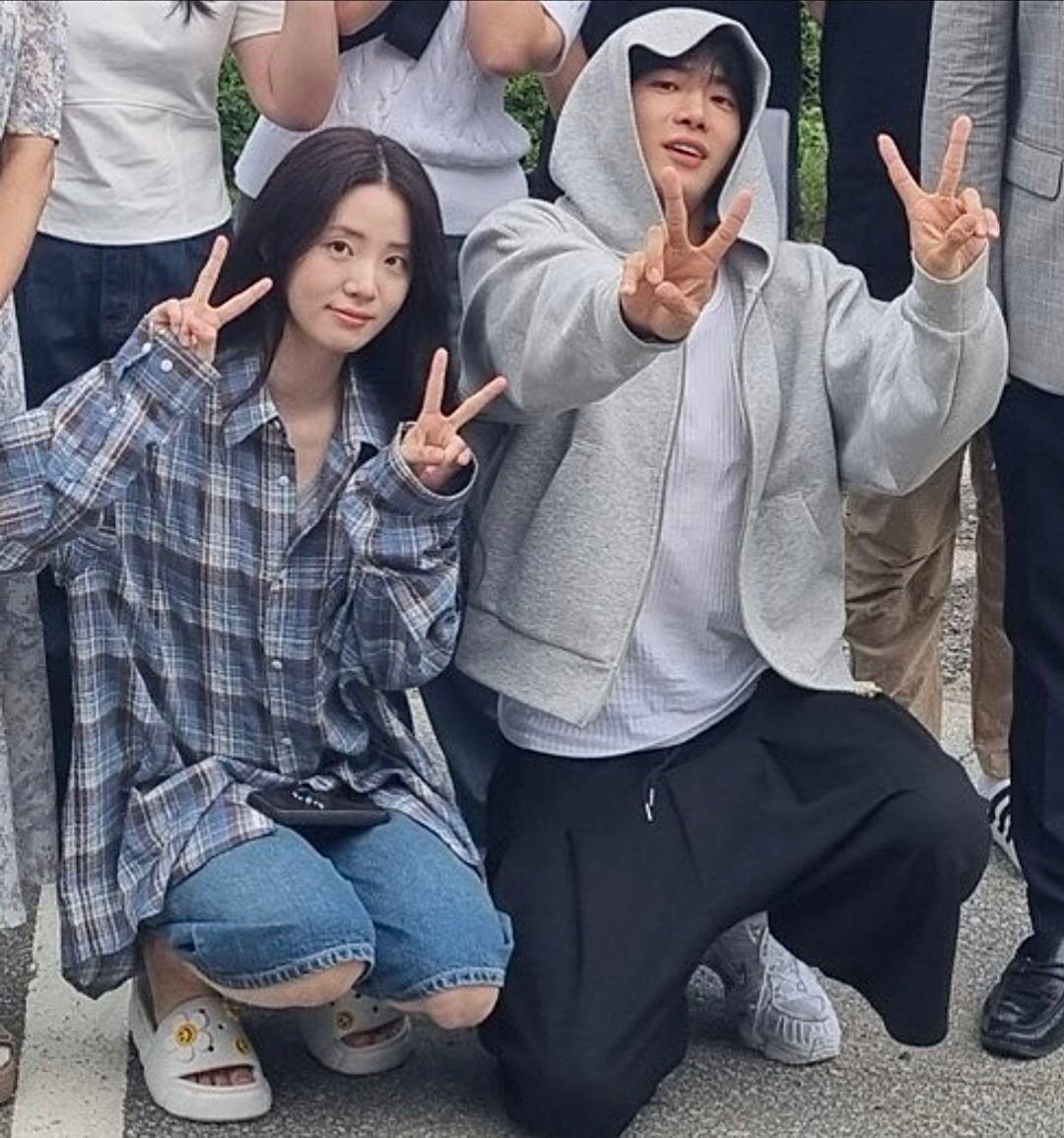 Phim Hàn sắp ra mắt bị chê vì diễn viên 'vừa già vừa xấu'?