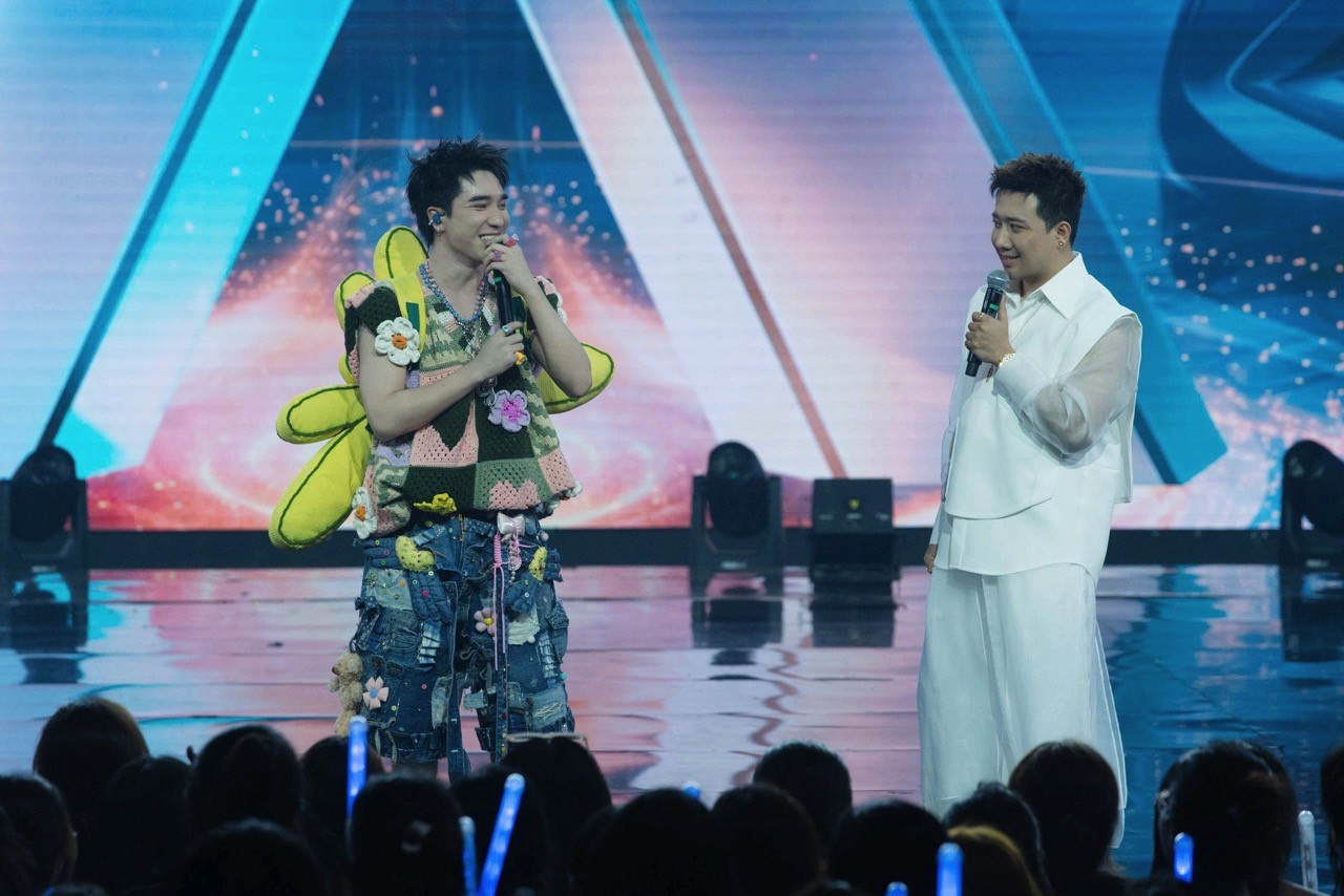 'Anh trai 'Say Hi' 2025' tập 12: Anh trai buitruonglinh khát khao ánh đèn sân khấu, Anh trai OgeNus mang lời tâm sự của MC Trấn Thành vào bài solo