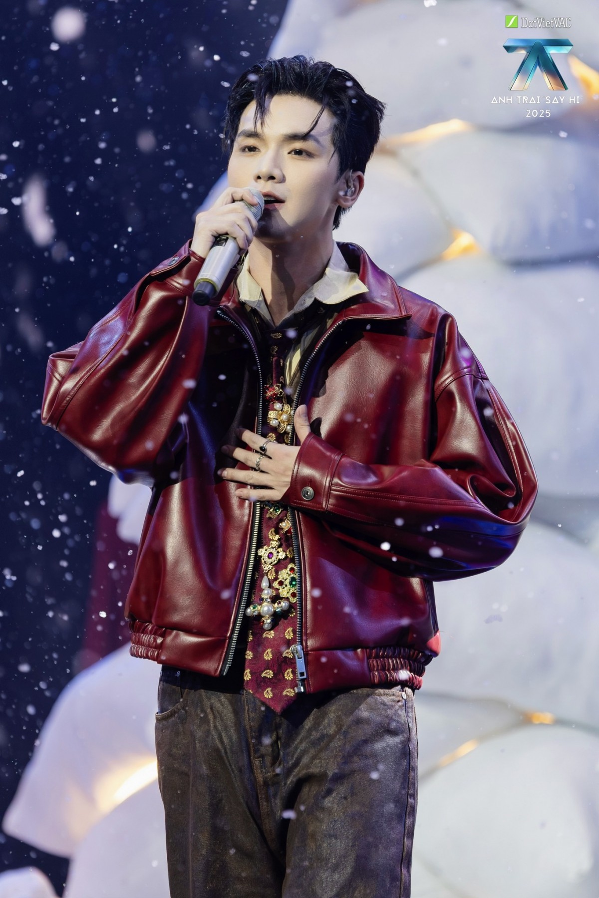 Vương Bình ‘gặp khó’ tại ‘Anh Trai Say Hi’