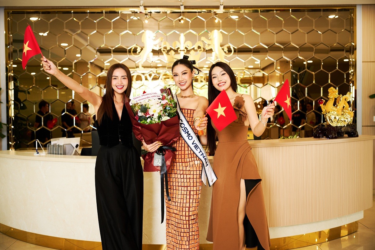 Dàn Hoa hậu quốc tế tự tin catwalk với Trang phục truyền thống trong ngày đầu đến Việt Nam dự thi 'Miss Cosmo 2025'
