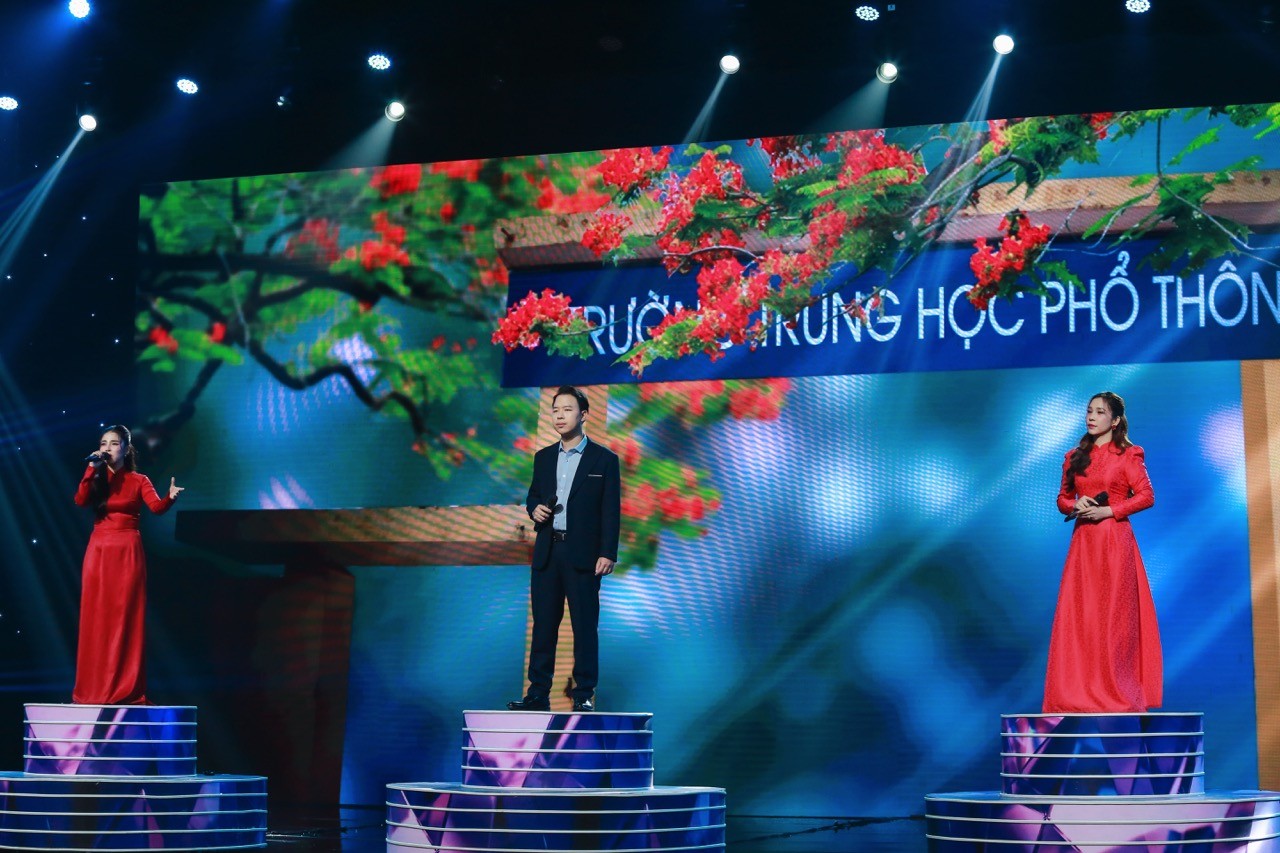 'Người hát tình ca': Cô giáo xinh đẹp nhận cơn mưa lời khen từ ca nhạc sĩ Sỹ Luân