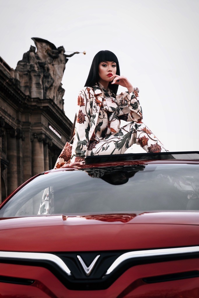 Jessica Minh Anh trong hành trình 'Chuyển động cùng thời trang cao cấp' giữa núi rừng Thụy Sĩ