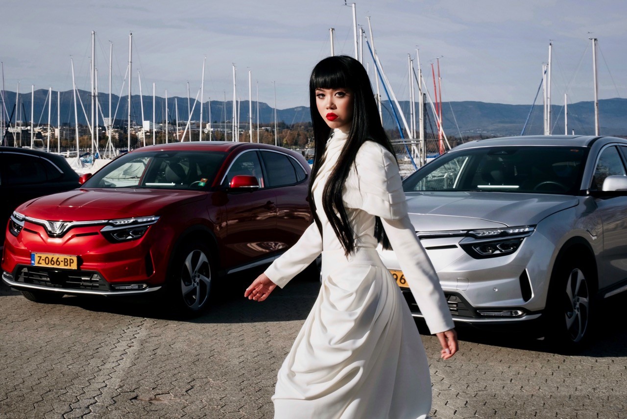 Jessica Minh Anh trong hành trình 'Chuyển động cùng thời trang cao cấp' giữa núi rừng Thụy Sĩ