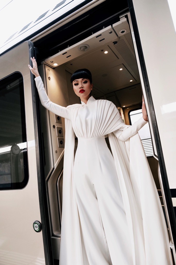 Jessica Minh Anh trong hành trình 'Chuyển động cùng thời trang cao cấp' giữa núi rừng Thụy Sĩ