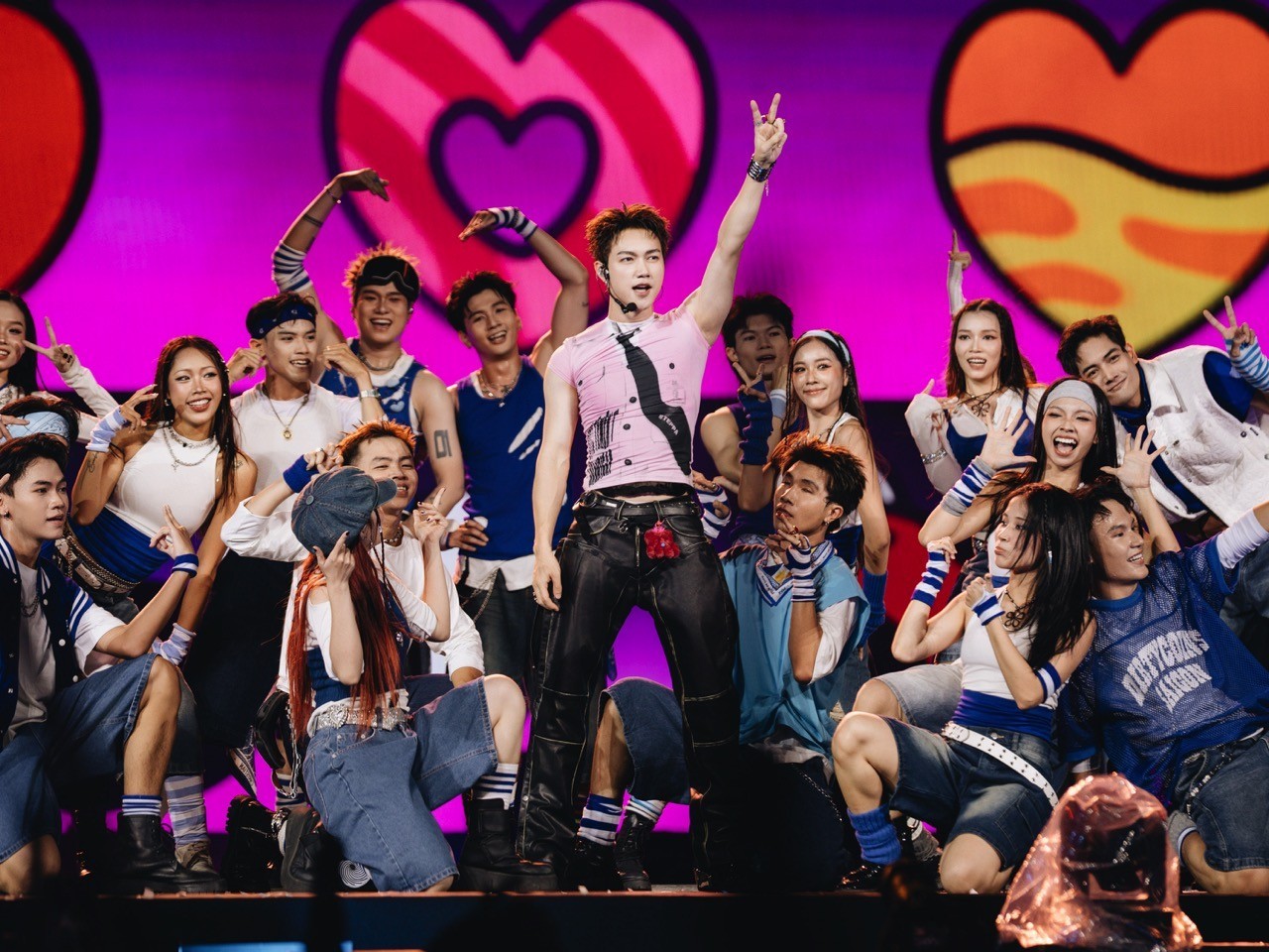 Jsol biến sân khấu 'MBillion' thành 'vũ trụ mèo hồng': 4 tuần để hoàn thiện sân khấu 45 phút chuẩn mini-concert đa giác quan