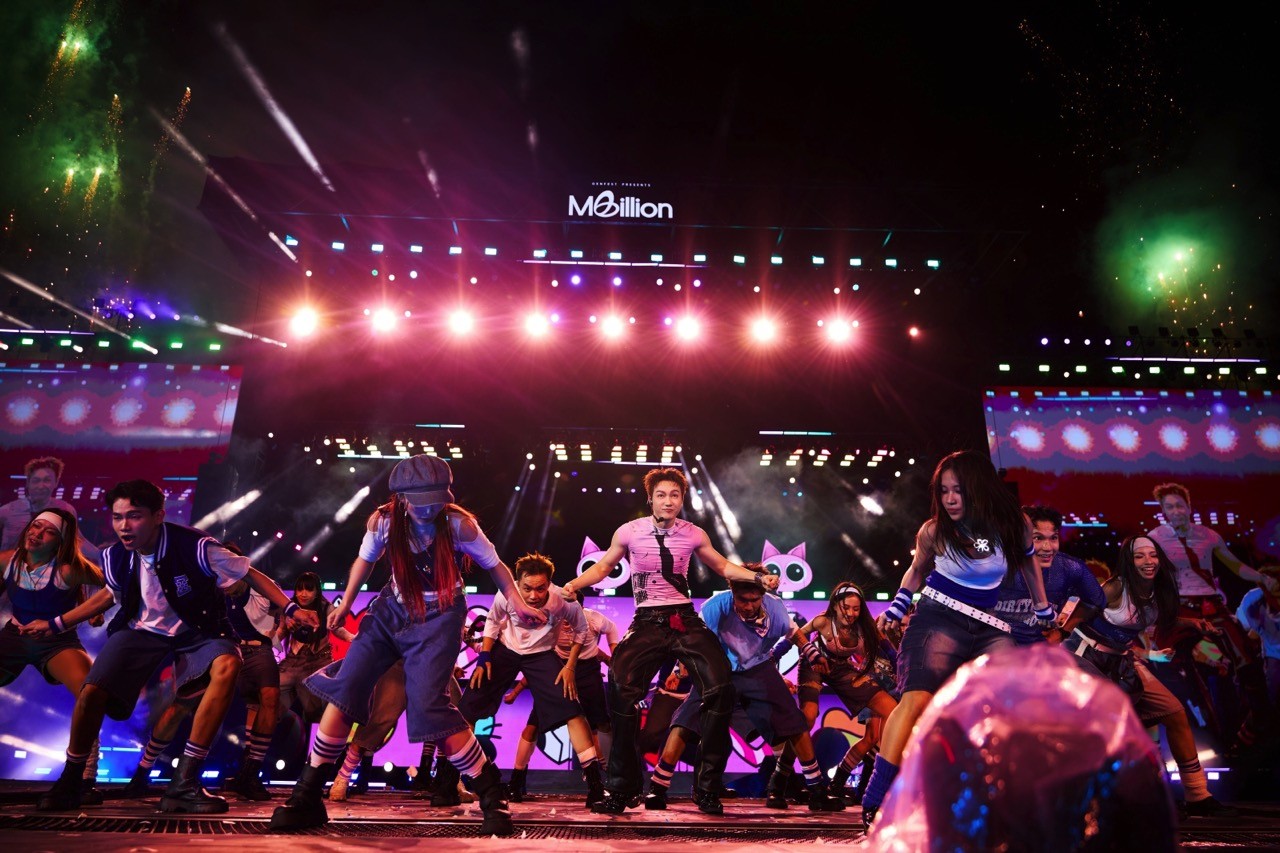 Jsol biến sân khấu 'MBillion' thành 'vũ trụ mèo hồng': 4 tuần để hoàn thiện sân khấu 45 phút chuẩn mini-concert đa giác quan