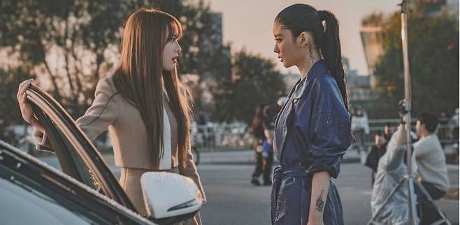 'Dear X' đứng đầu bảng xếp hạng, người hâm mộ mong phim kéo dài