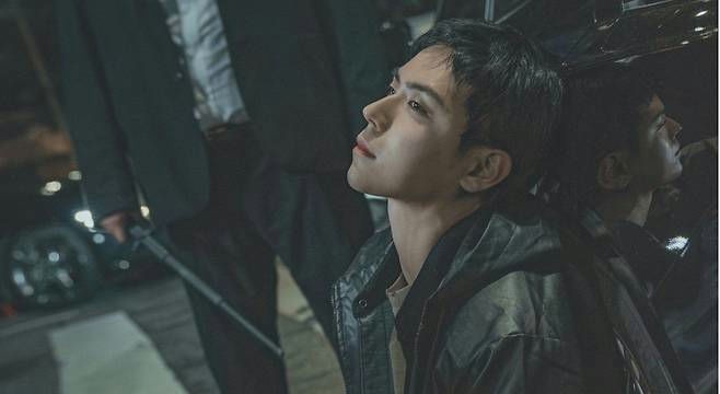 'Dear X' đứng đầu bảng xếp hạng, người hâm mộ mong phim kéo dài