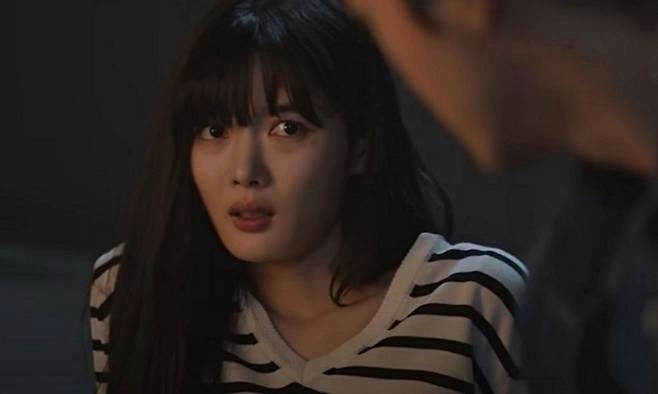 'Dear X' đứng đầu bảng xếp hạng, người hâm mộ mong phim kéo dài