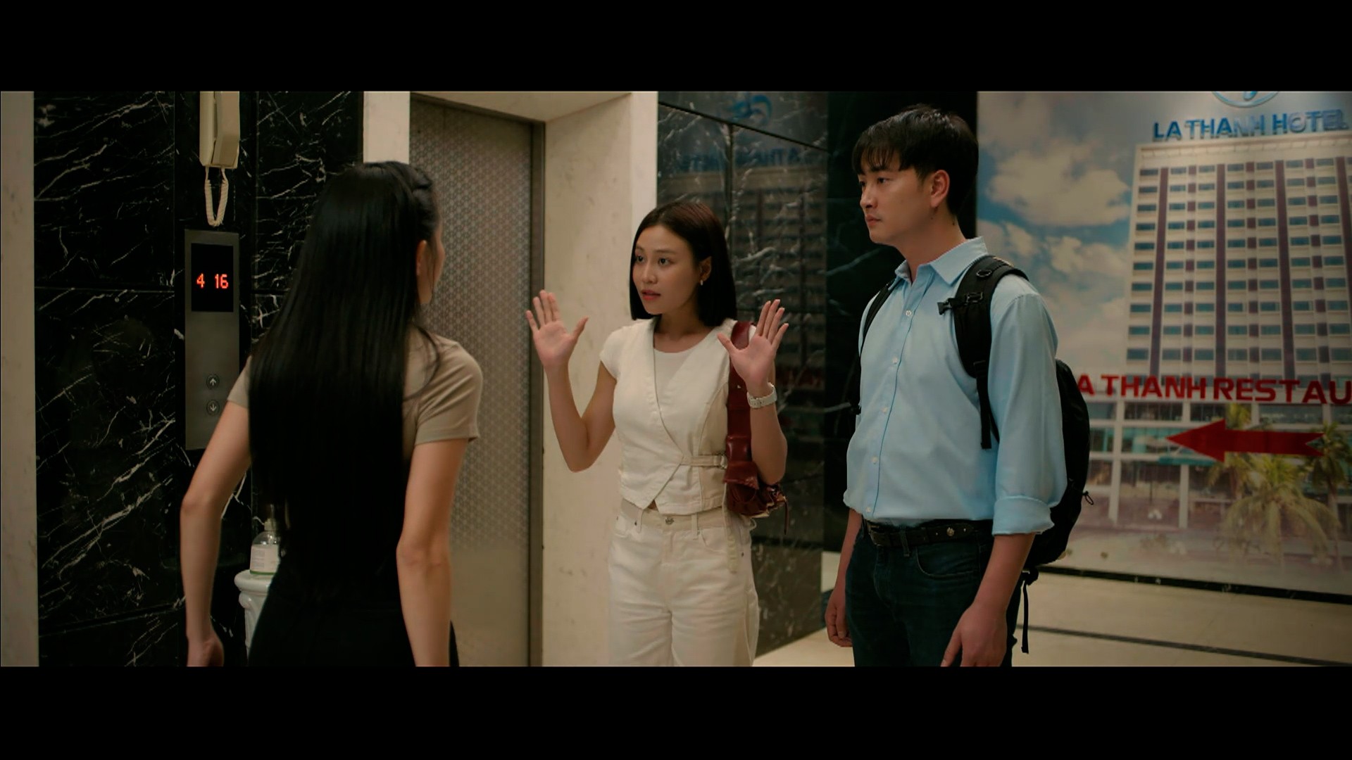 Nga trong 'Cách em 1 milimet' tiếp tục gây bão tranh cãi