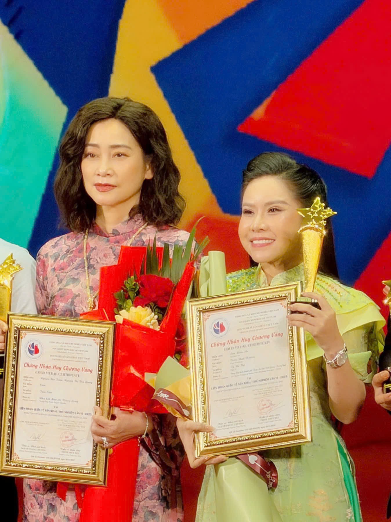 Bình Tinh đoạt Huy chương vàng thứ 6 cho sự nghiệp diễn xuất