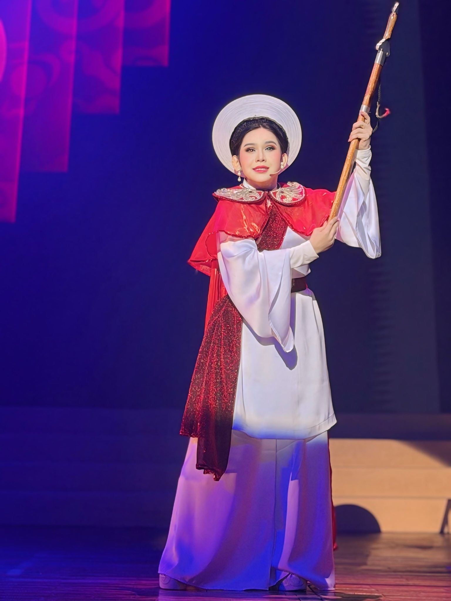 Bình Tinh đoạt Huy chương vàng thứ 6 cho sự nghiệp diễn xuất