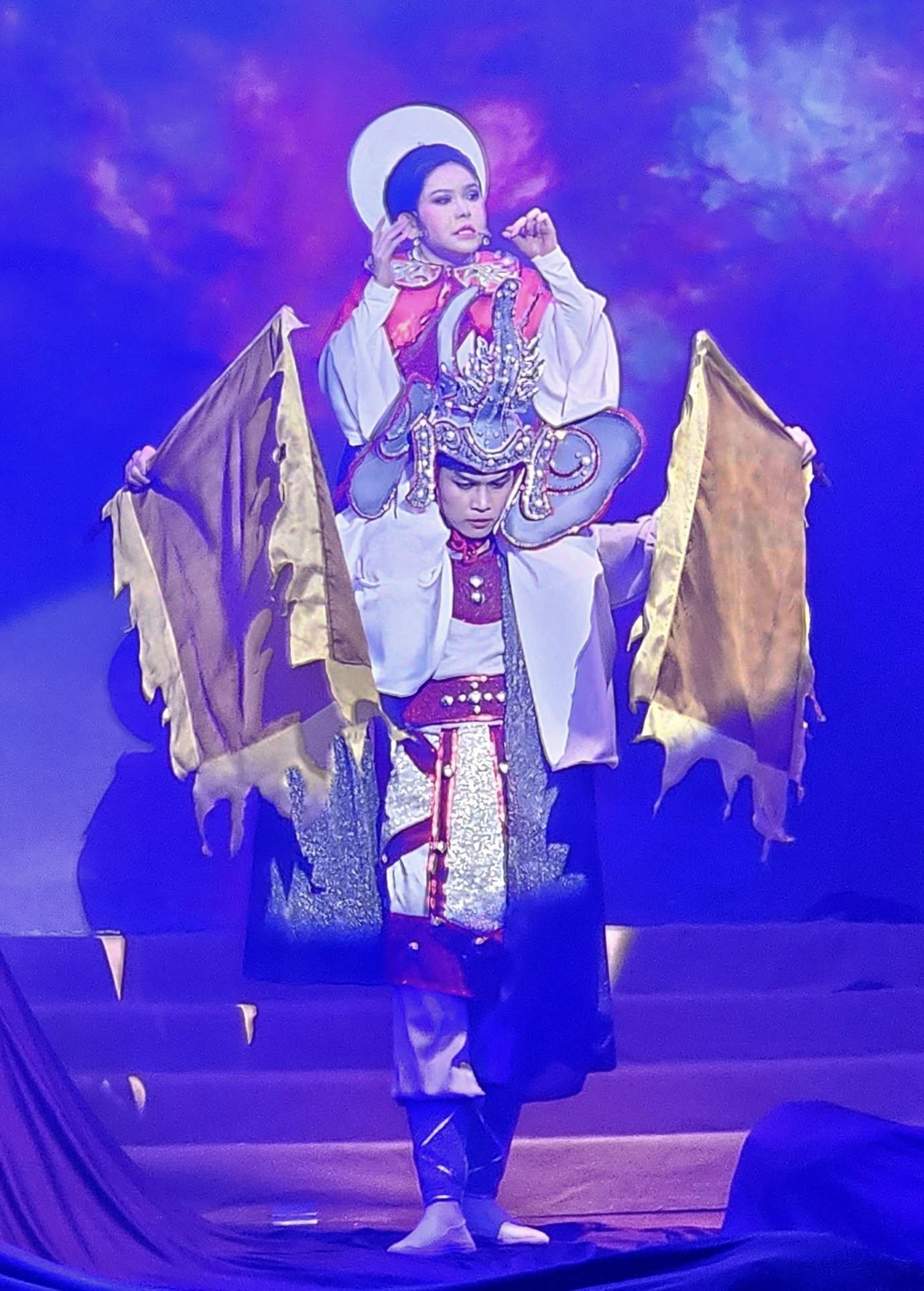 Bình Tinh đoạt Huy chương vàng thứ 6 cho sự nghiệp diễn xuất