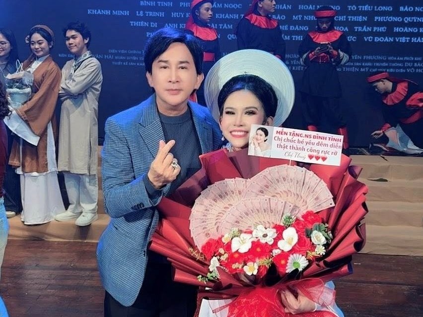 Bình Tinh đoạt Huy chương vàng thứ 6 cho sự nghiệp diễn xuất