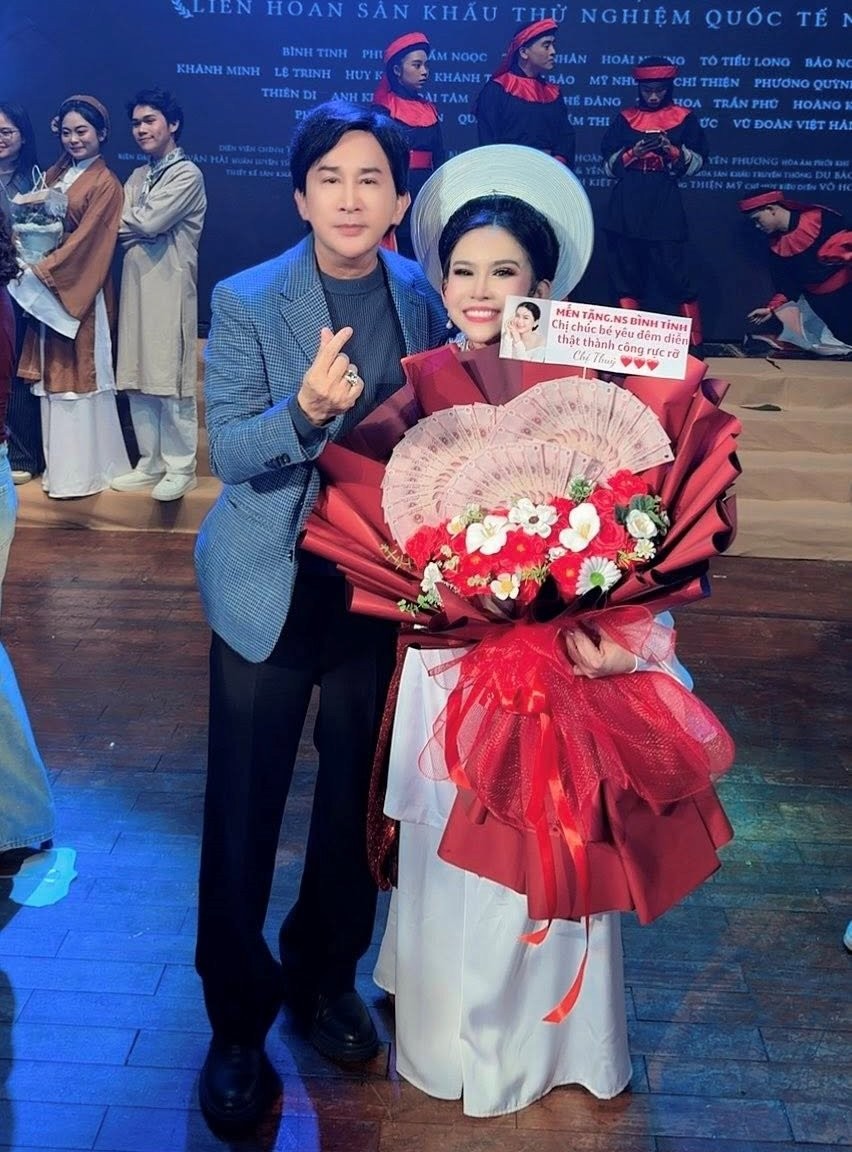 Bình Tinh đoạt Huy chương vàng thứ 6 cho sự nghiệp diễn xuất