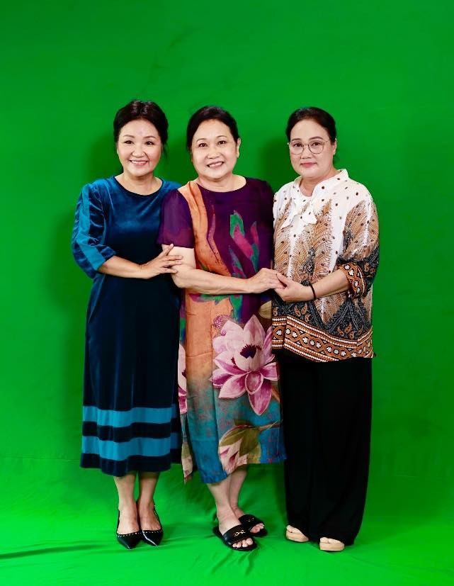 Ba chị em nghệ sĩ Thanh Hằng - Thanh Ngọc - Ngân Quỳnh lần đầu hội ngộ trong 'Những đứa con khác họ'