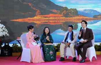 Triển lãm và ra mắt sách ảnh 'Nguồn sống' để quyên góp cho bà con vùng lũ