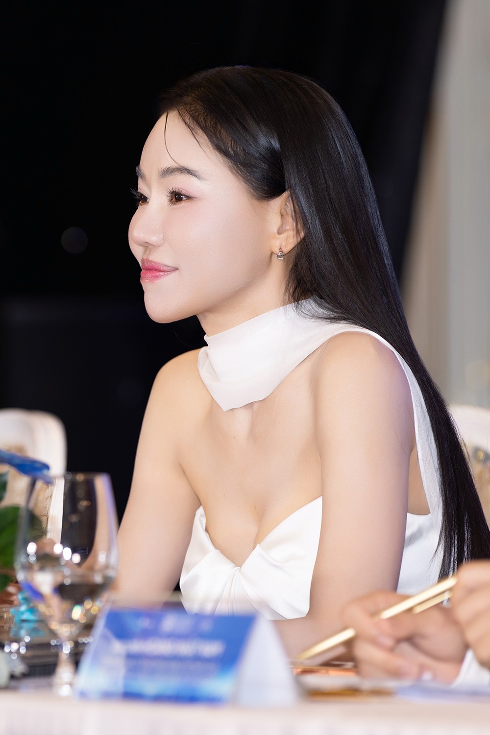 Thí sinh 'Miss World Vietnam 2025' gây sốt với trình độ ngoại ngữ, học vấn ấn tượng