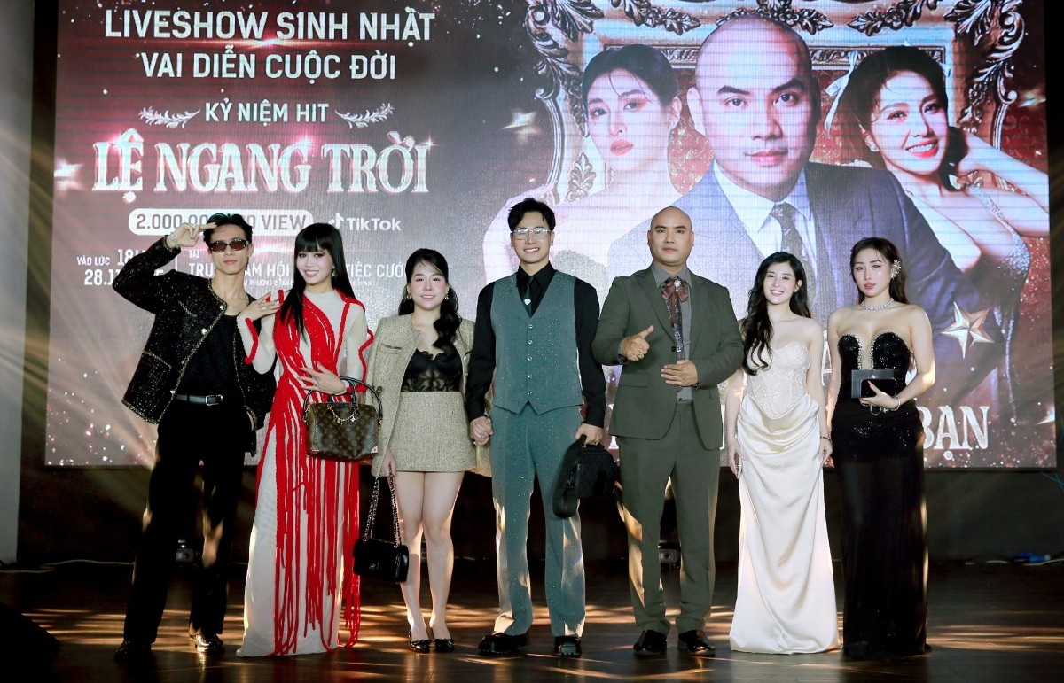 A Tuân kỷ niệm 'Lệ ngang trời' đạt 2 tỷ view, quy tụ đông đảo nghệ sĩ và fan quốc tế