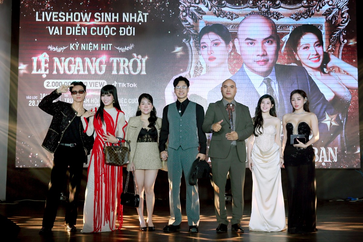 A Tuân kỷ niệm 'Lệ ngang trời' đạt 2 tỷ view, quy tụ đông đảo nghệ sĩ và fan quốc tế