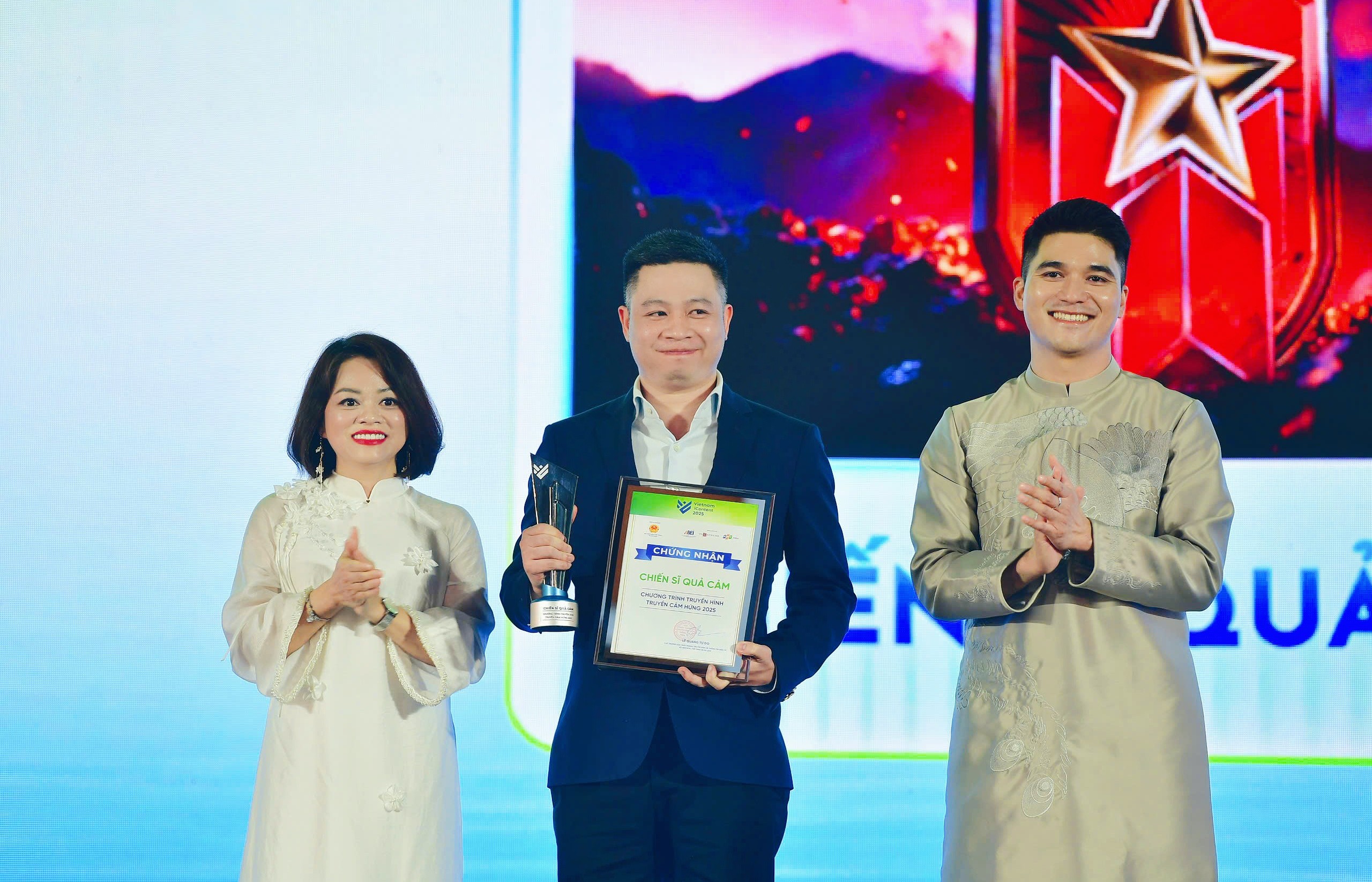 'Chiến sĩ quả cảm' được vinh danh 'Chương trình truyền hình truyền cảm hứng' tại Vietnam iContent Awards 2025