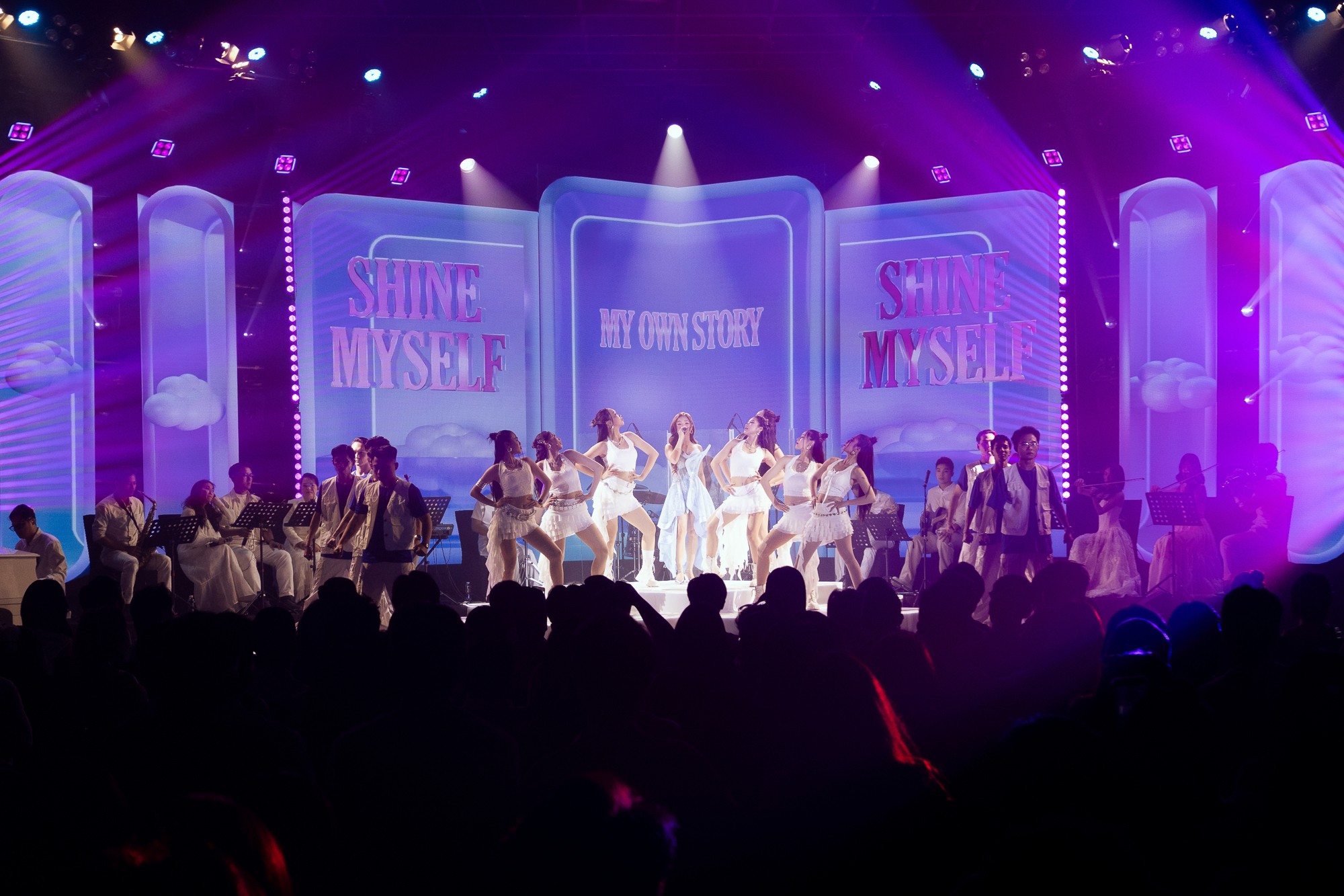 Hành trình chuyển mình đầy táo bạo từ 'Em gái mưa' đến 'Phao cứu sinh': Cú bật mới trong sự nghiệp của Hương Tràm