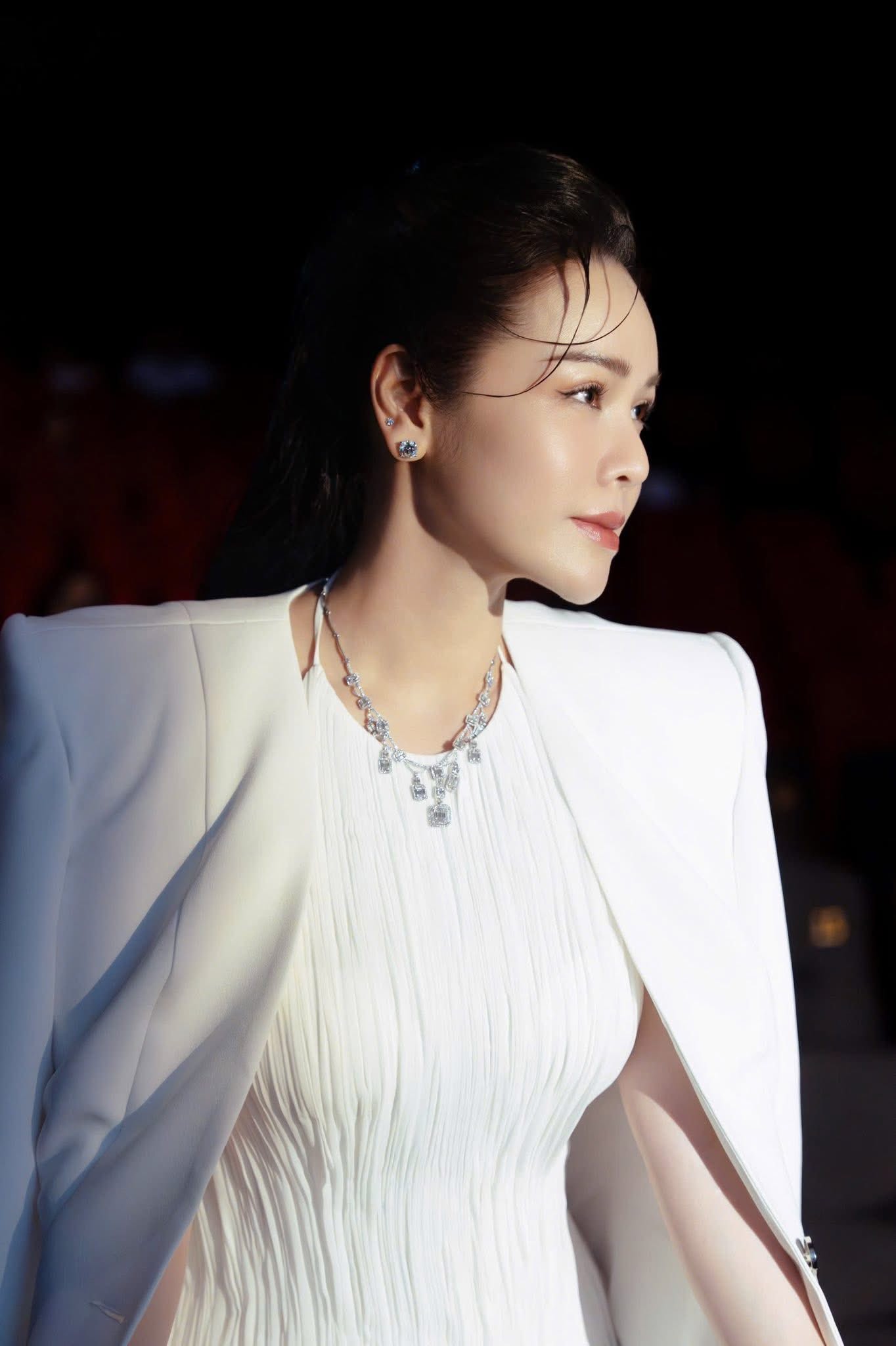 Nhật Kim Anh bức xúc lên tiếng, nhờ Pháp luật can thiệp về tin đồn thất thiệt