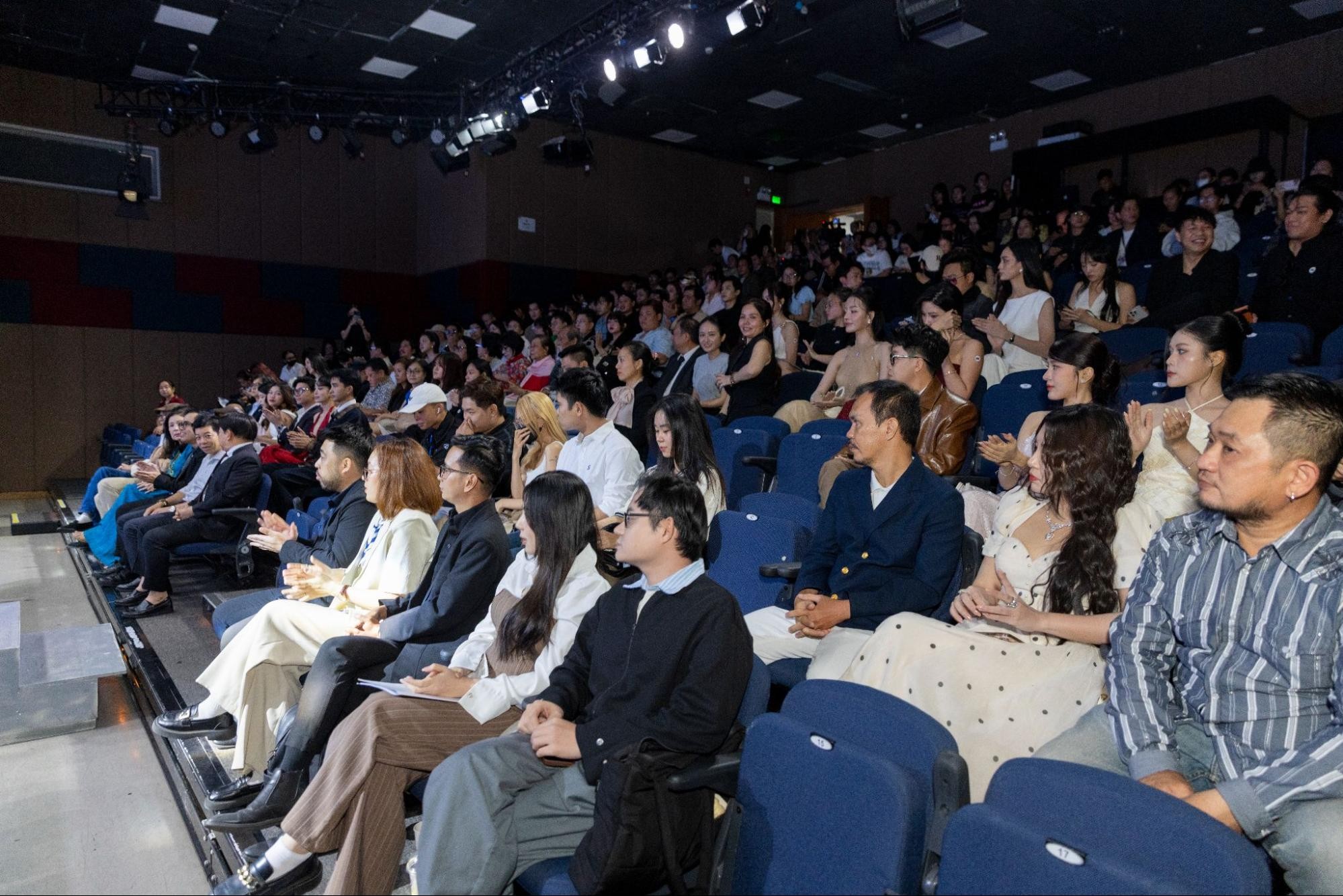 Ngôi Sao Xanh 2025 đạt số lượng kỷ lục: 741 đề cử tranh tài, quy tụ hầu hết tác phẩm đình đám nhất năm qua Ngôi Sao Xanh 2025 đạt số lượng kỷ lục: 741 đề cử tranh tài, quy tụ hầu hết tác phẩm đình đám nhất năm qua