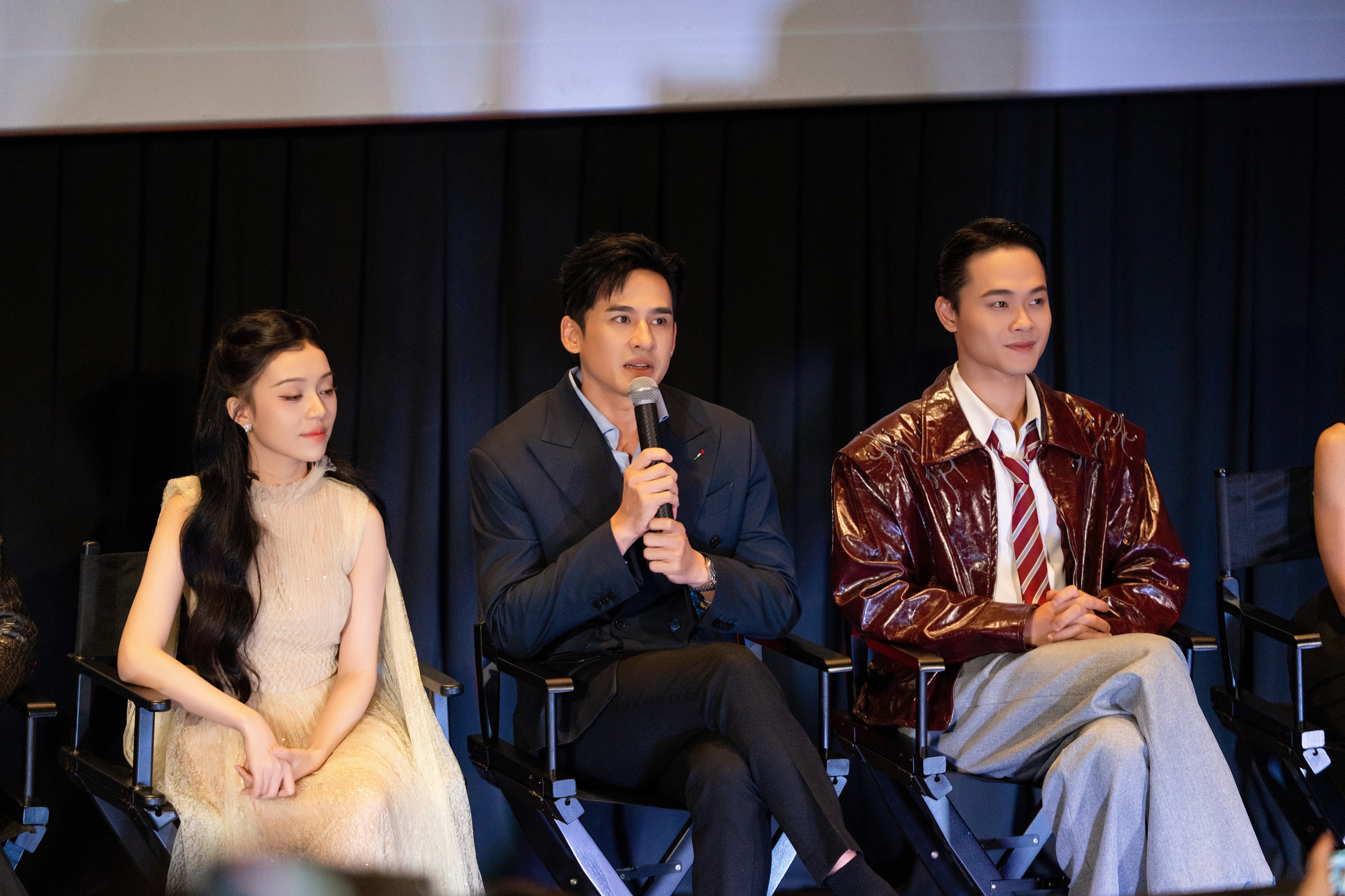 Thảm đỏ 'Hoàng tử quỷ' quy tụ loạt nghệ sĩ Việt đình đám tại buổi ra mắt