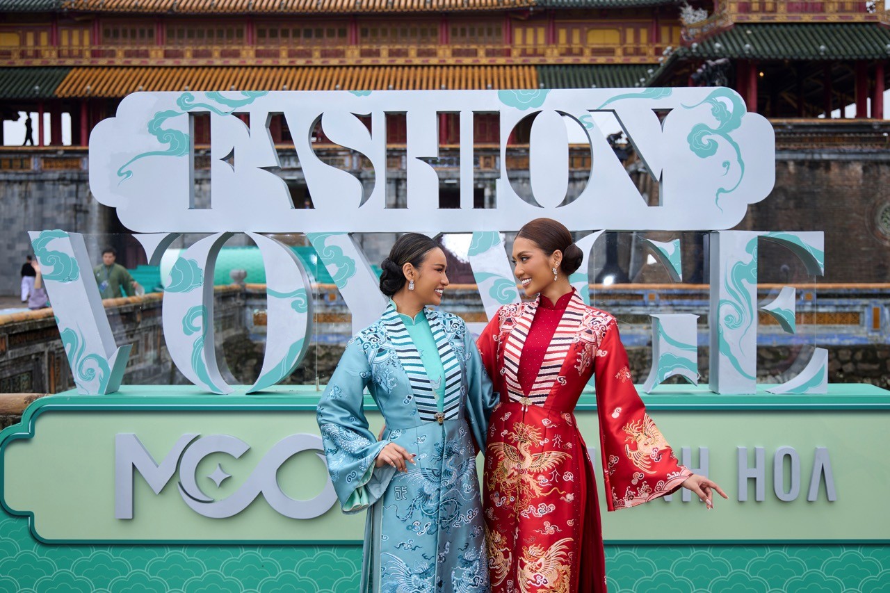 Fashion show 'Hello Cosmo From Vietnam' mùa 2: Hơn 70 thí sinh 'Miss Cosmo 2025' trình diễn thời trang ấn tượng tại Quảng trường Ngọ Môn - Hoàng Thành