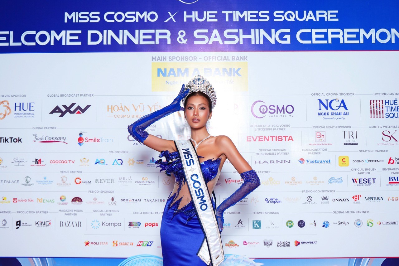 'Miss Cosmo 2025': Dàn thí sinh lộng lẫy nhận Sash tại Quảng trường Thời Đại - Huế Times Square