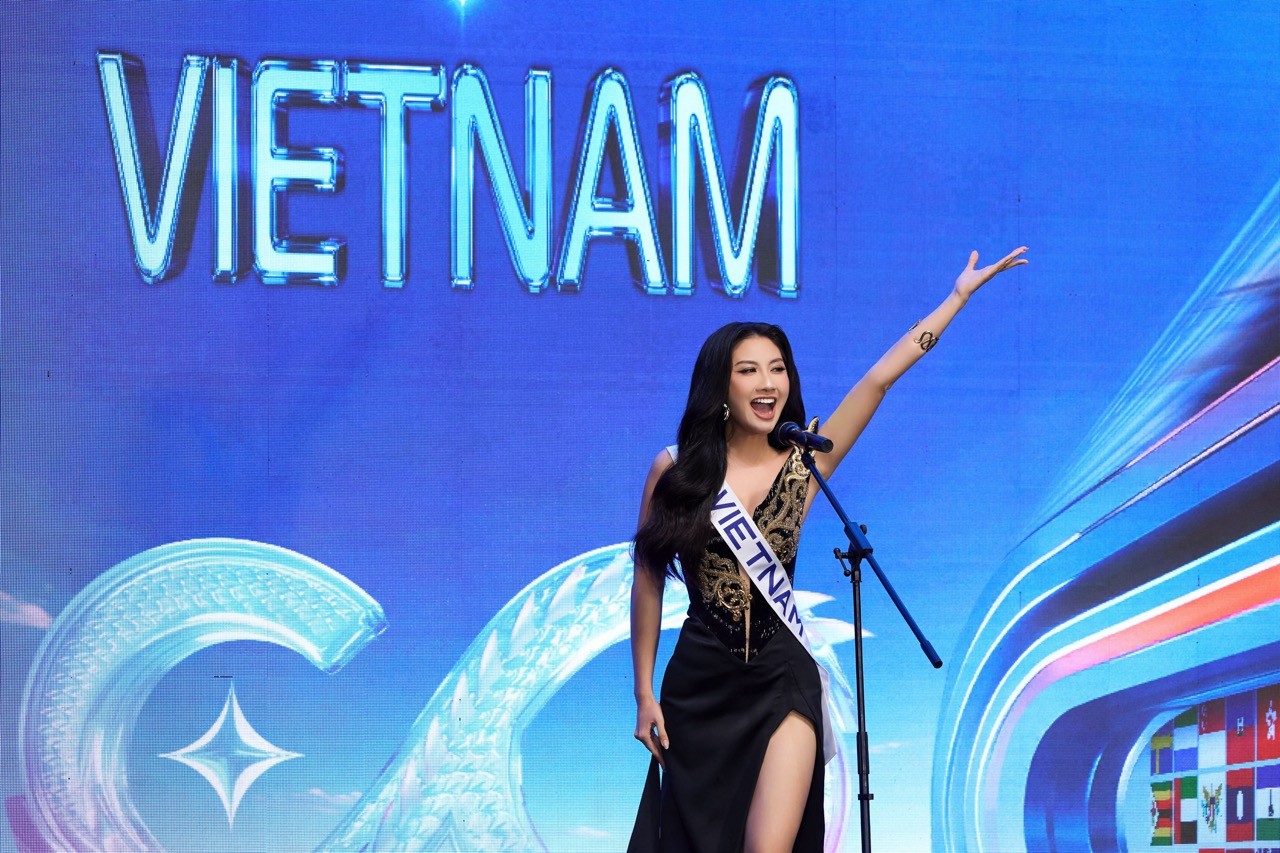 'Miss Cosmo 2025': Dàn thí sinh lộng lẫy nhận Sash tại Quảng trường Thời Đại - Huế Times Square