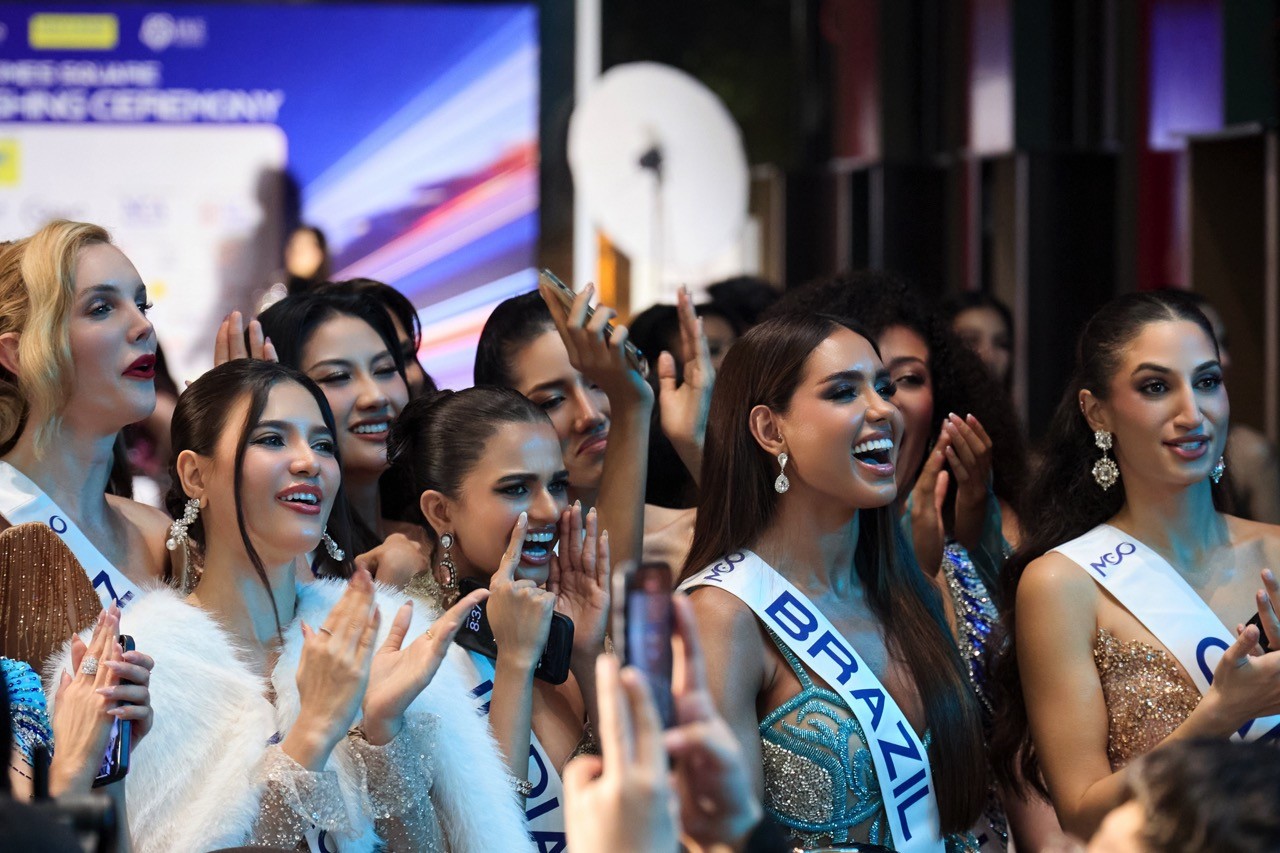 'Miss Cosmo 2025': Dàn thí sinh lộng lẫy nhận Sash tại Quảng trường Thời Đại - Huế Times Square