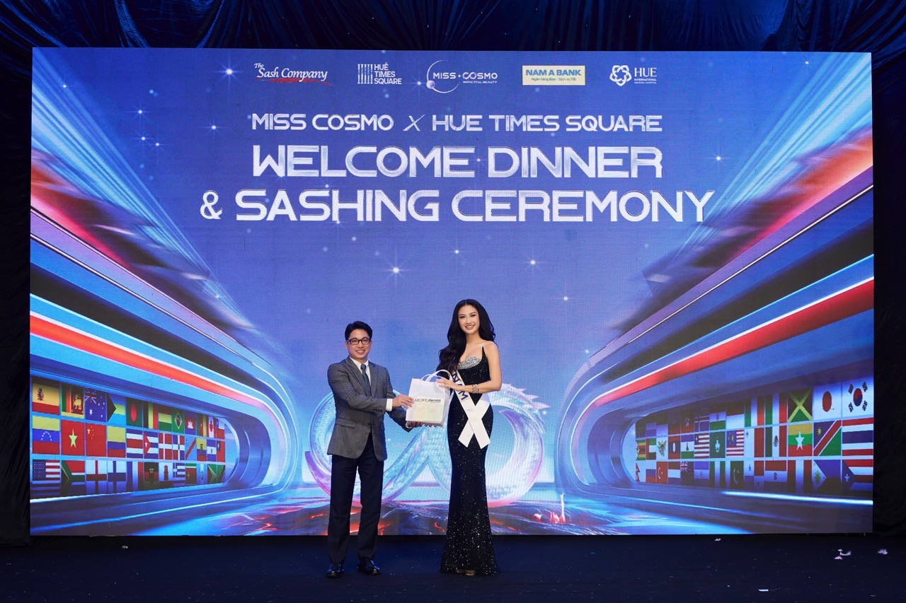 'Miss Cosmo 2025': Dàn thí sinh lộng lẫy nhận Sash tại Quảng trường Thời Đại - Huế Times Square