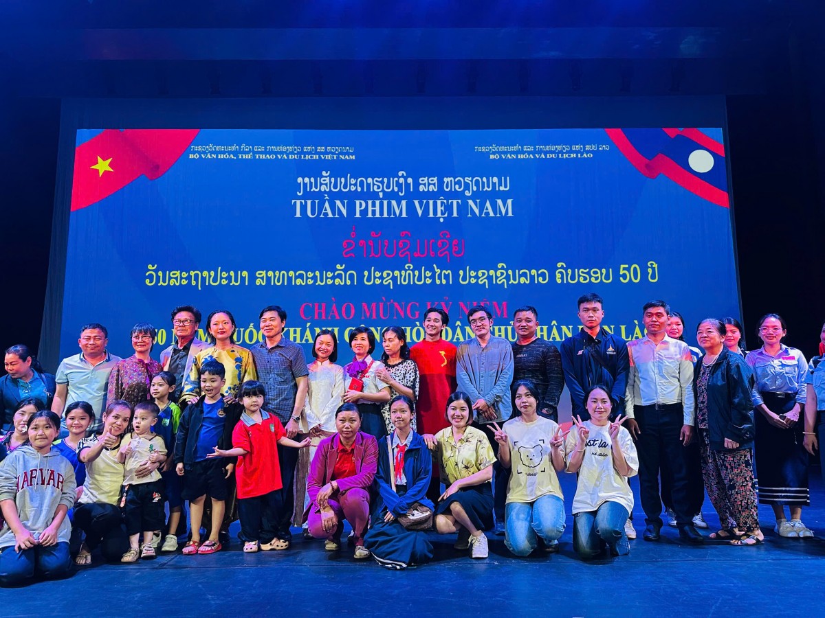 Khán giả tại Lào phần khích với 'Địa đạo: Mặt trời trong bóng tối' Khán giả tại Lào phần khích với 'Địa đạo: Mặt trời trong bóng tối'