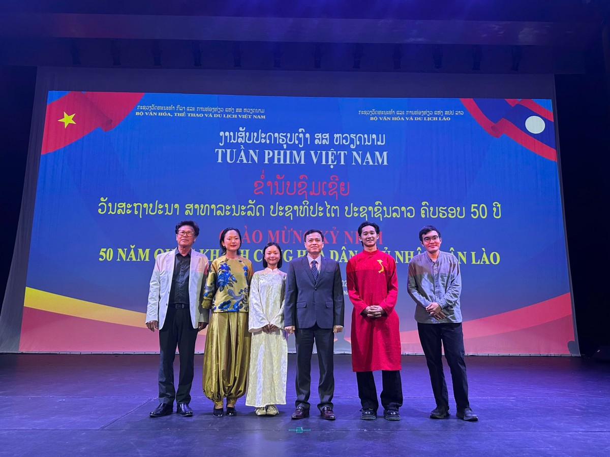 Khán giả tại Lào phần khích với 'Địa đạo: Mặt trời trong bóng tối' Khán giả tại Lào phần khích với 'Địa đạo: Mặt trời trong bóng tối'