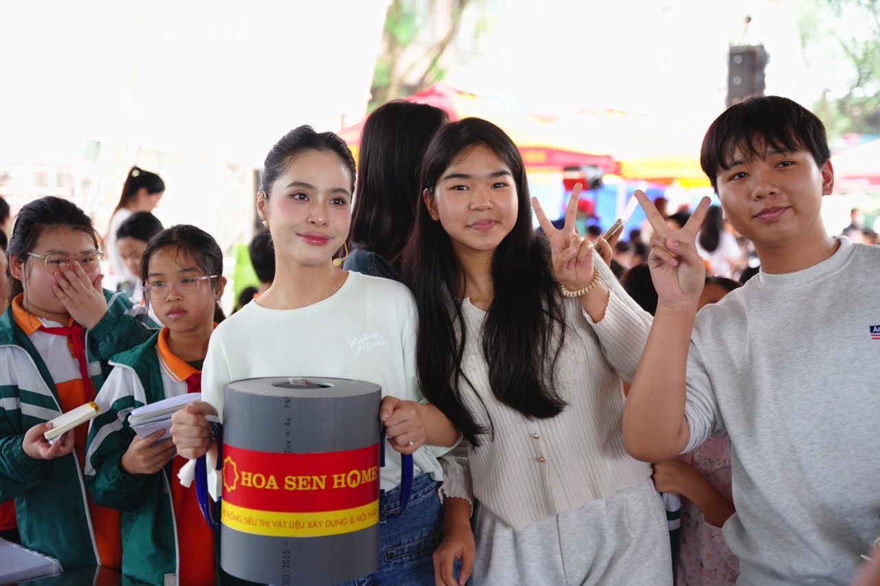 Đại Nghĩa, Huỳnh Lập, Puka, Lương Bích Hữu và nhiều nghệ sĩ tham gia ghi hình 'Mái ấm gia đình Việt' tại Tây Ninh