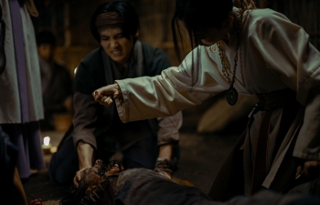 'Hoàng tử quỷ' hé lộ hai phân cảnh kịch tính, mãn nhãn của phim trước thềm khởi chiếu