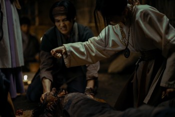 'Hoàng tử quỷ' hé lộ hai phân cảnh kịch tính, mãn nhãn của phim trước thềm khởi chiếu