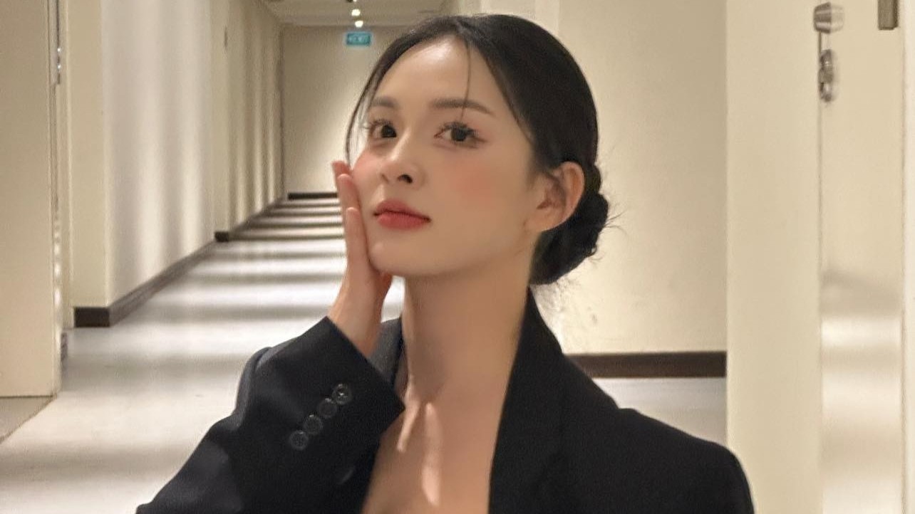 Nhan sắc đời thực 'ngọt ngào' của Nga trong 'Cách em 1 milimet'