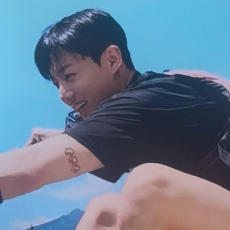 Rộ tin đồn Jungkook (BTS) và Winter (aespa) hẹn hò, công ty nói gì?