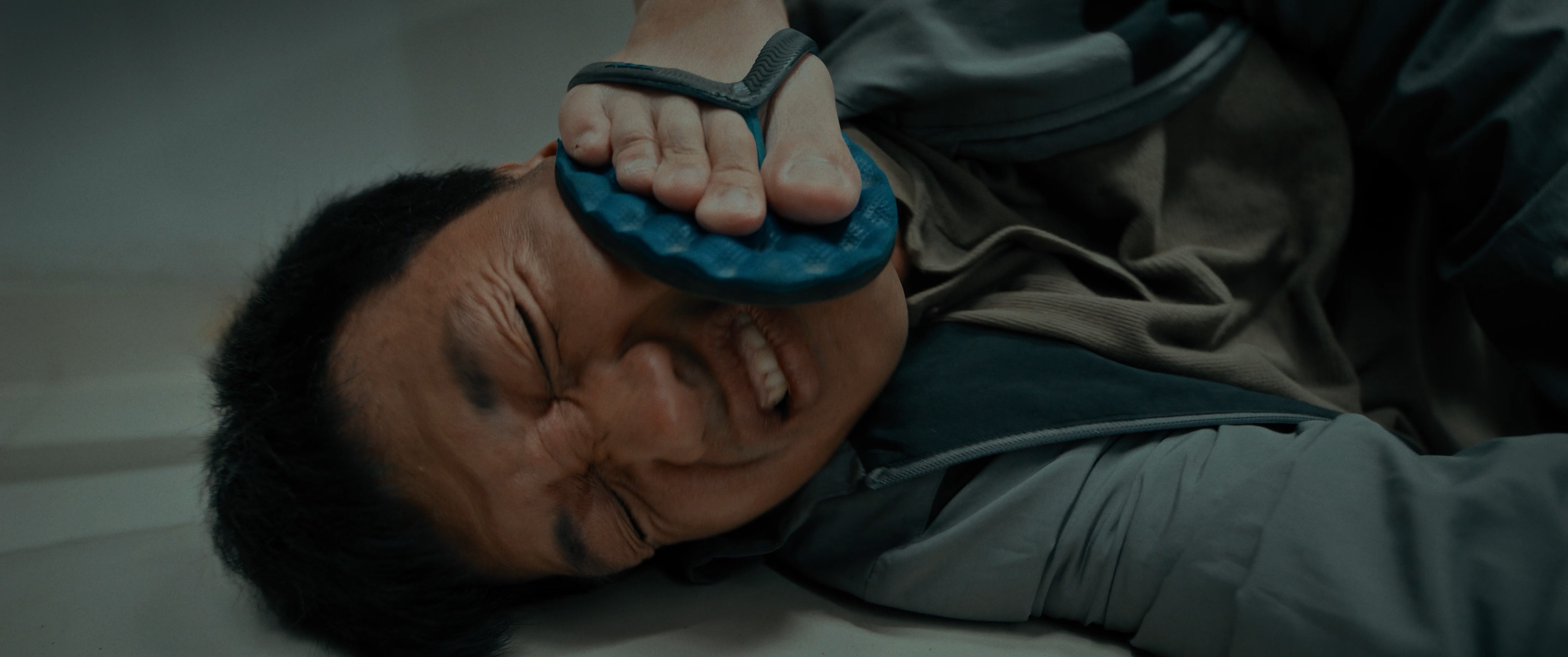 Poster 'Thiên đường máu': Quách Ngọc Ngoan lộ diện là 'trùm ác', ra tay không thương tiếc với đối phương