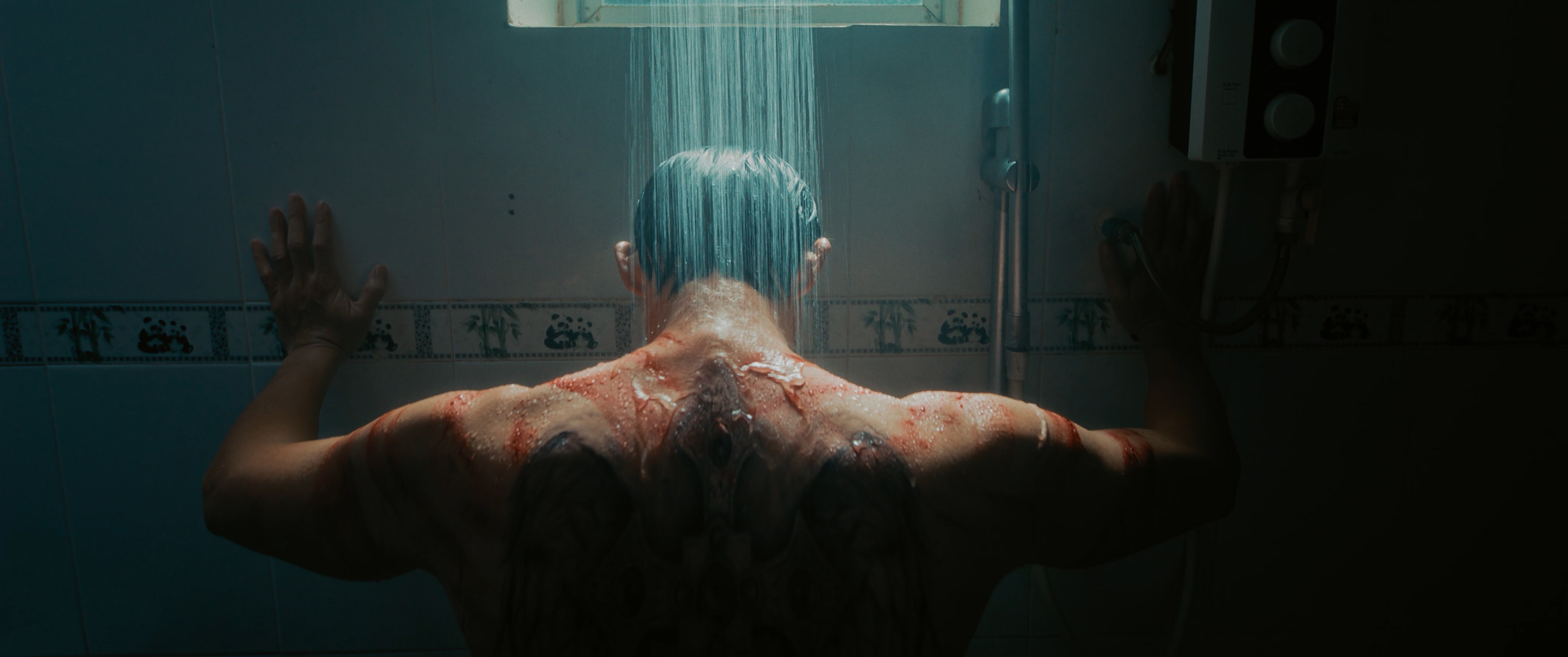 Poster 'Thiên đường máu': Quách Ngọc Ngoan lộ diện là 'trùm ác', ra tay không thương tiếc với đối phương