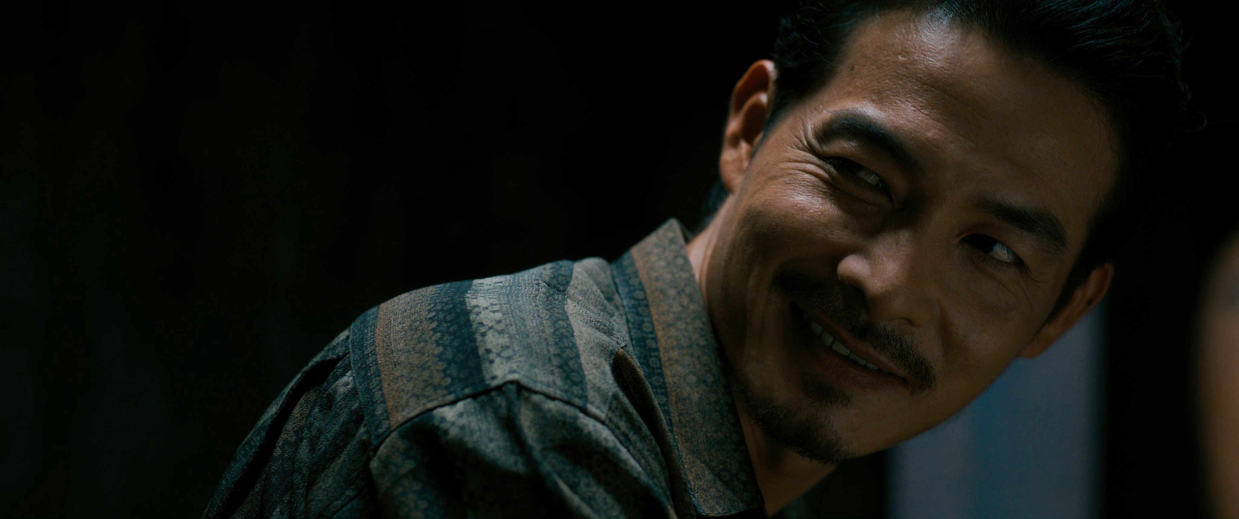 Poster 'Thiên đường máu': Quách Ngọc Ngoan lộ diện là 'trùm ác', ra tay không thương tiếc với đối phương