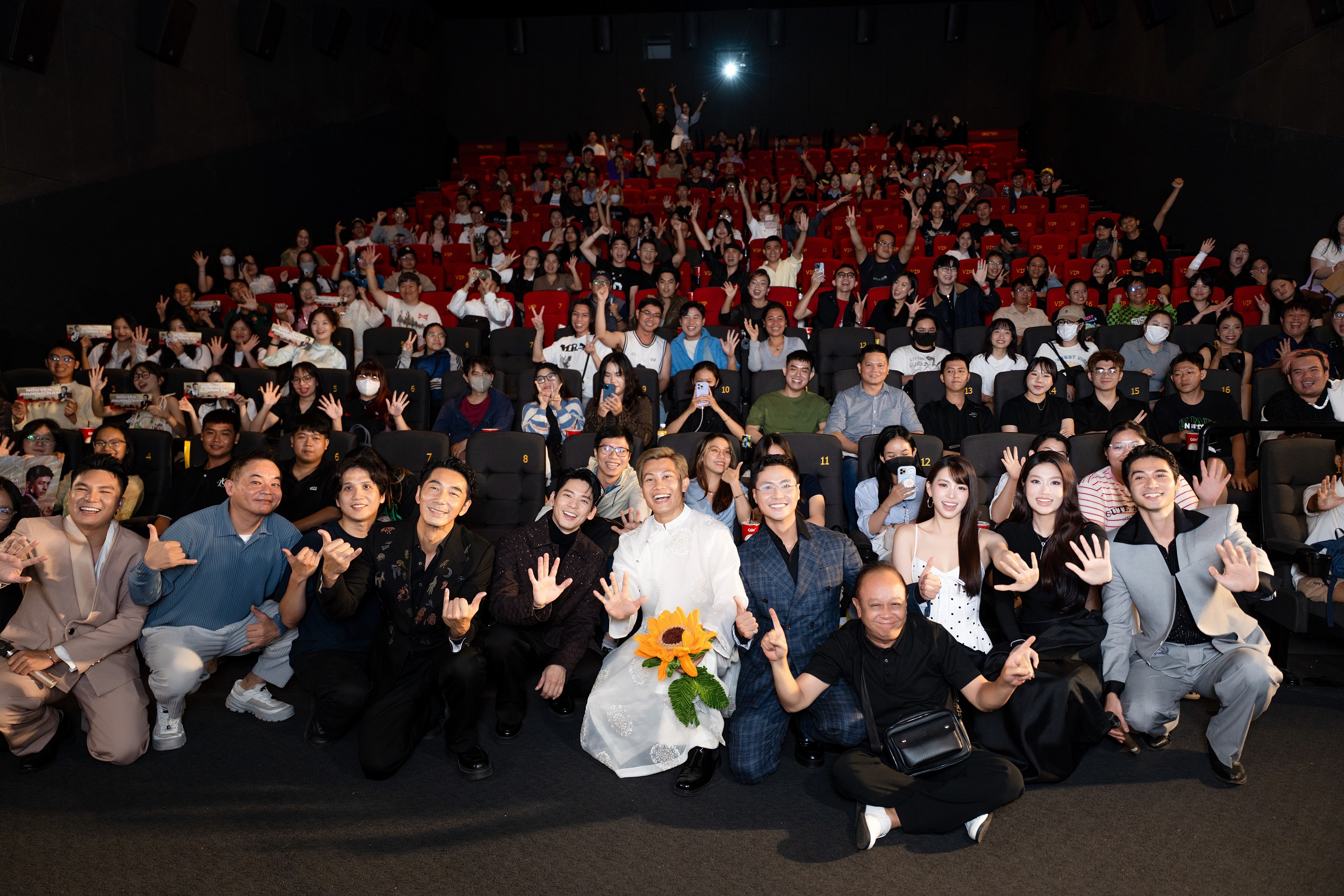 'Nam thần xứ Đài' Lâm Bách Hoành hội ngộ cùng dàn sao trăm tỷ của 'Tử chiến trên không', 'Mưa đỏ' tại họp báo '96 phút sinh tử'